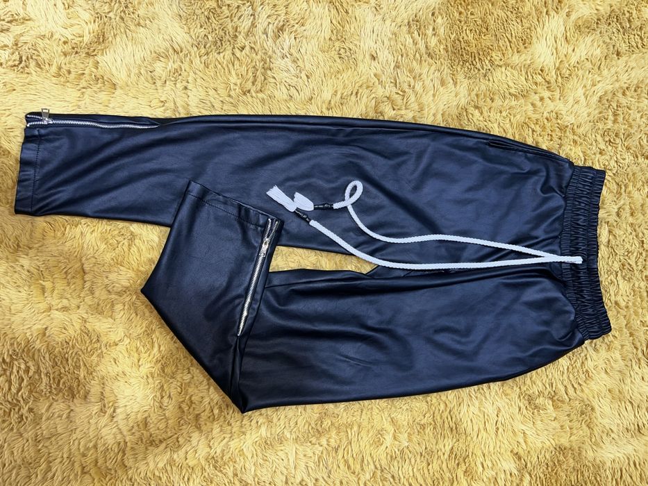 Pantaloni Young Rich White Zipp Eco Leather