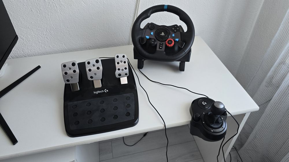Logitech G29- Волан, педали и скоростен лост