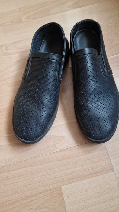 Продам туфли на подростка 42