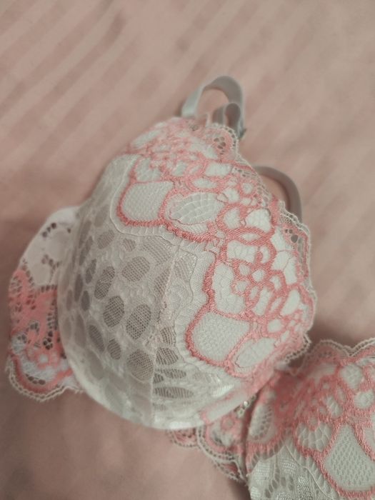 Нов сутиен в розово и бяло