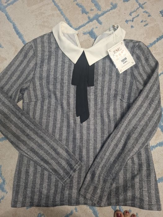 Кофта в строгом стиле.