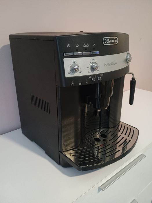 Автоматична кафемашина DeLonghi Magnifica ESAM3000.B.