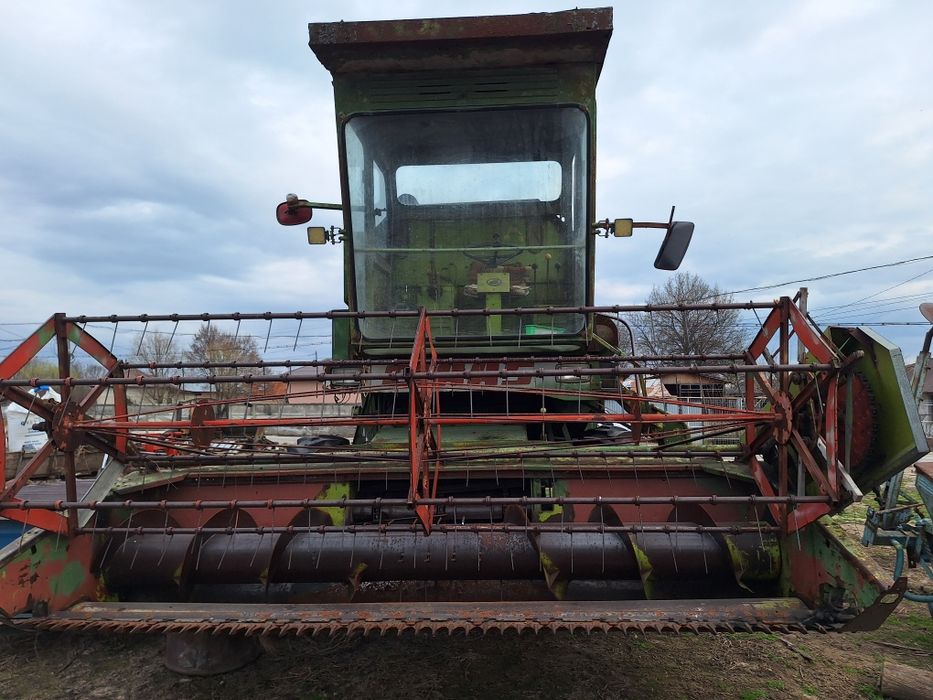 De vânzare 2 combine clas  si un combinator românesc