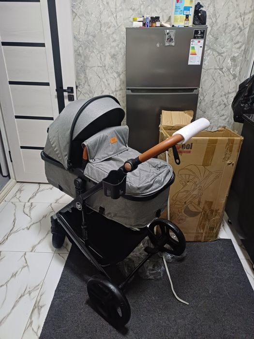 Продаётся фирменный трансформер коляска 2в1