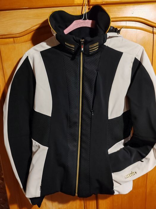 Маркова ски  екипировка.Нова,красива стилна.