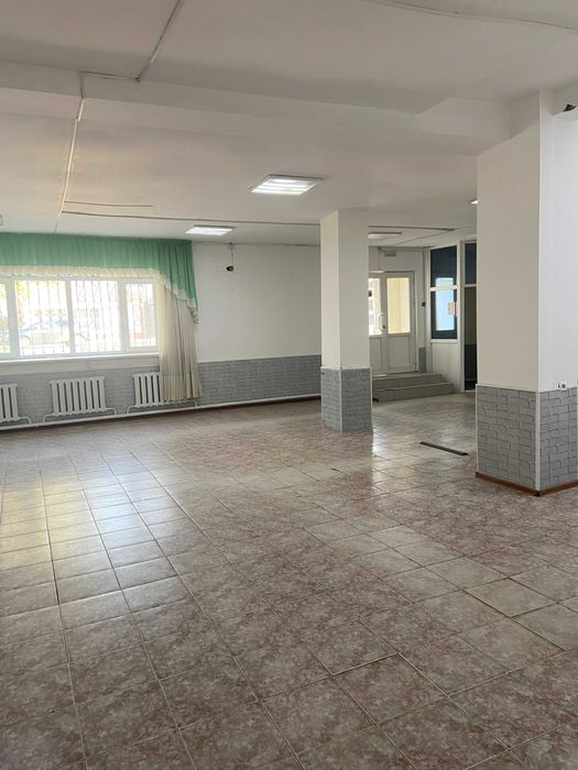 Сдается в аренду нежилое коммерческое помещение.