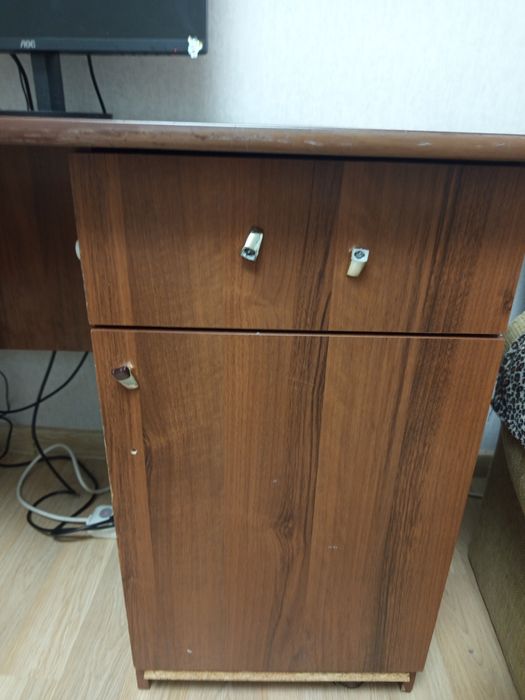 Стол письменный / компьютерный школьный