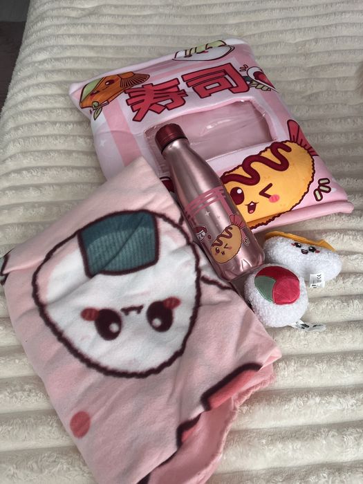 Set cadou perna decorativa sushi cu patura si surprize