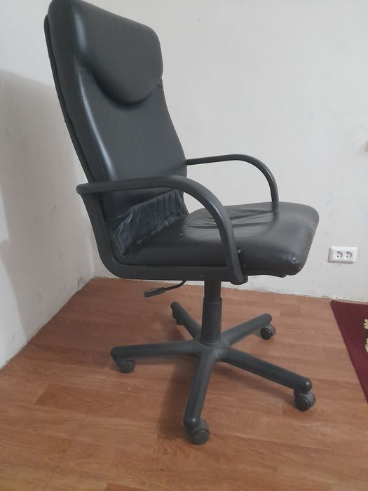 Офисное кресло за 14 тыс