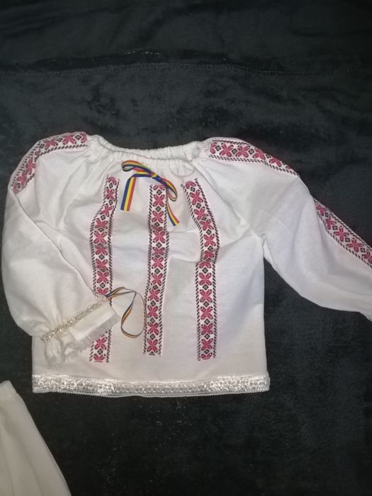 Vând costum popular pentru fetițe