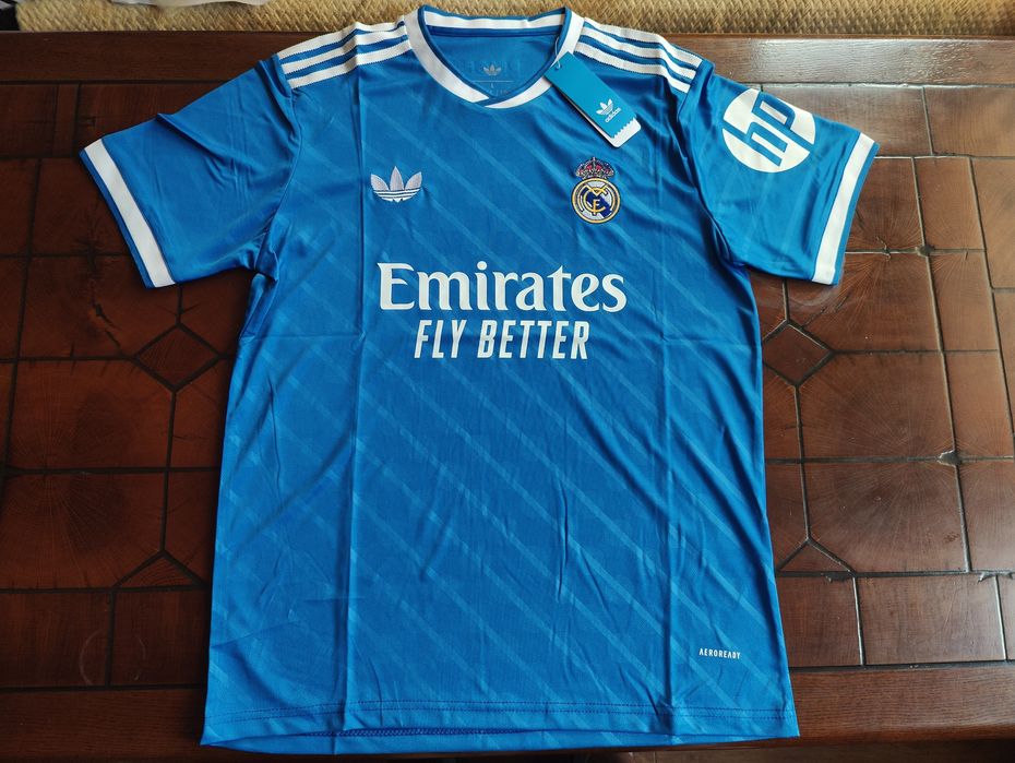 Футболна тениска Real Madrid сезон 2025/2026 трети екип