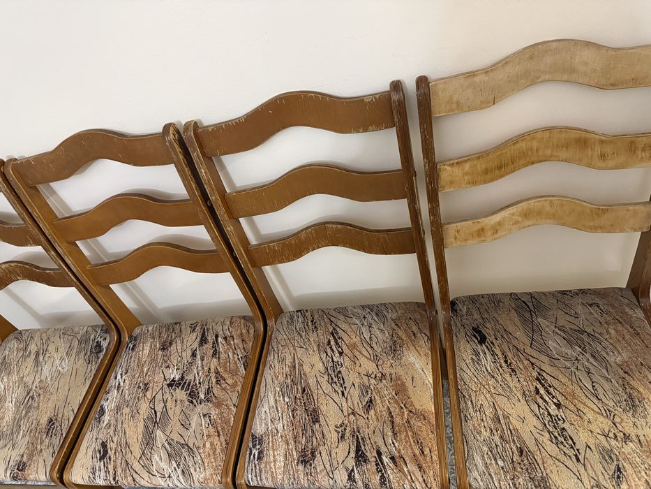 4 крепких стула из дерева продается