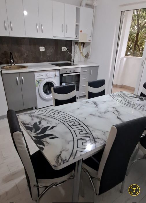 Închiriez apartament
