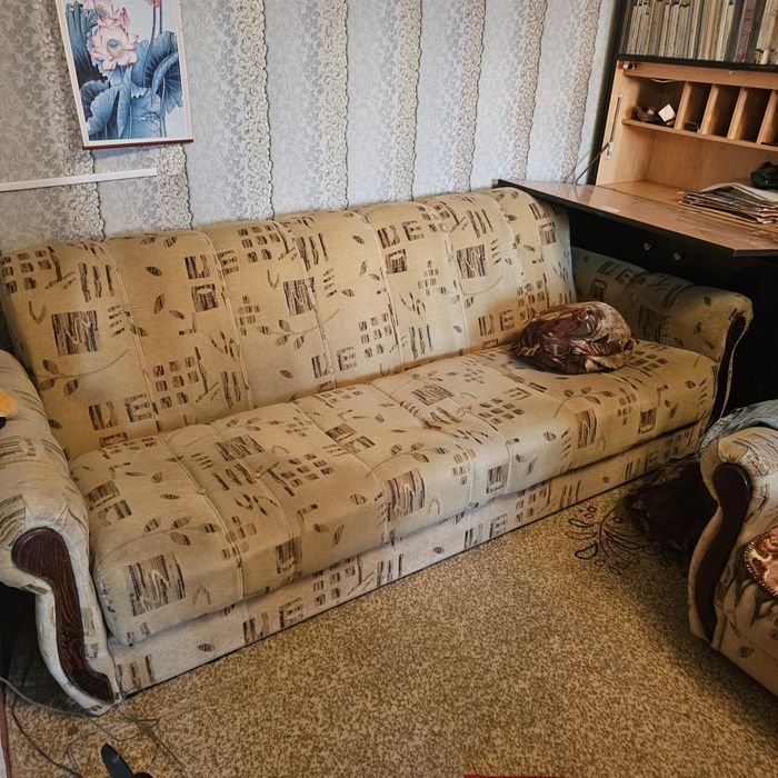 Продам диван с креслами