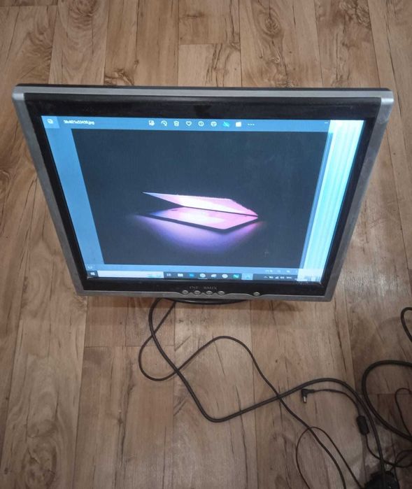 монитор 45 см диагональ с полосами на экране