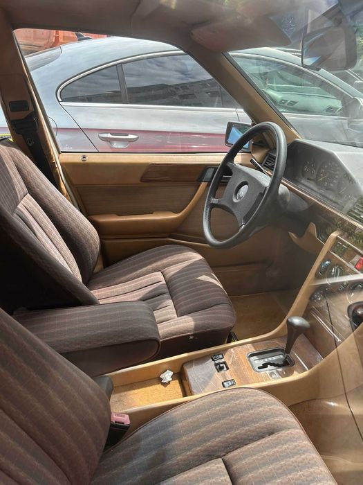 Mercedes 300D  epoca 1985