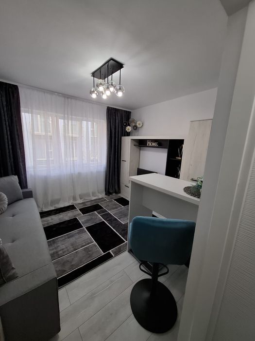 Persoana fizica , vand garsoniera , complet renovata , lux