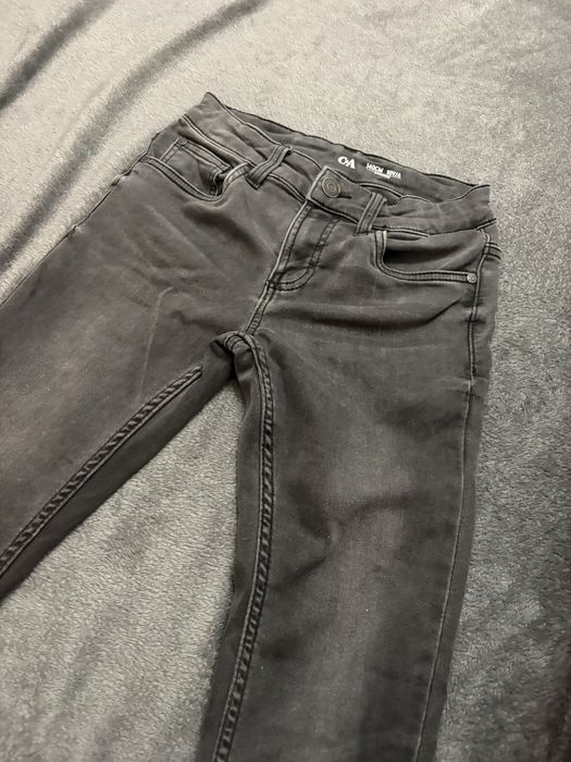 Pantaloni de blugi