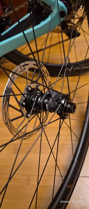 Roti cursiera Velomann V50R Carbon Clincher și tubeless ready