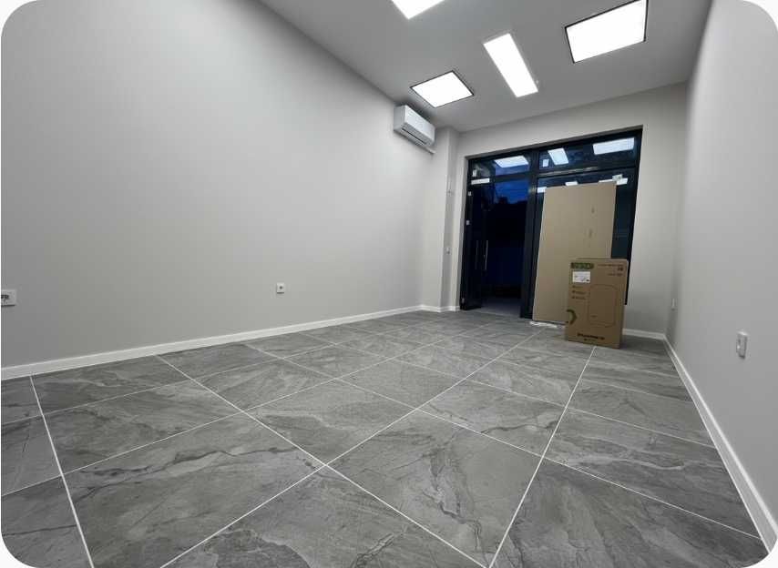 Дава се под наем Магазин в София, Център - 21 кв.м за 390 € - Снимка #1