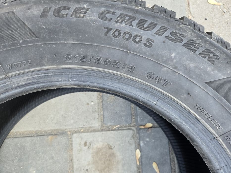 Зимние шины 215/60/16