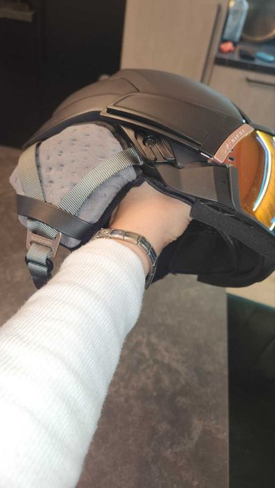 ски каска с вградена маска