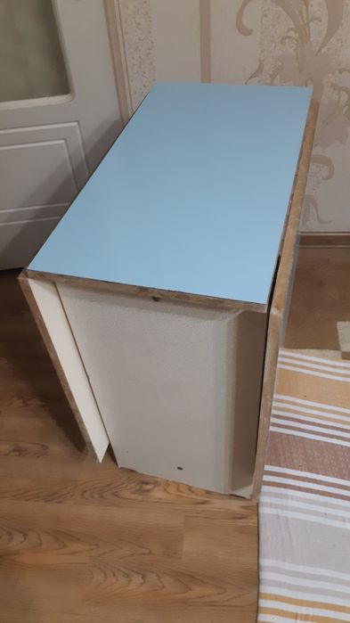 Стол кухонный с табуретами