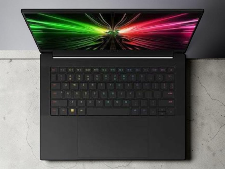 Мощен геймърски лаптоп Razer Blade 14 (2024) 2.5K 240Hz Ryzen 9 8945HS 32GB DDR5 1TB SSD RTX 4070