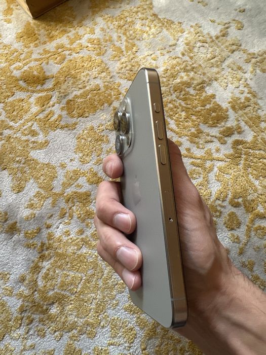 IPhone 15 pro titanium