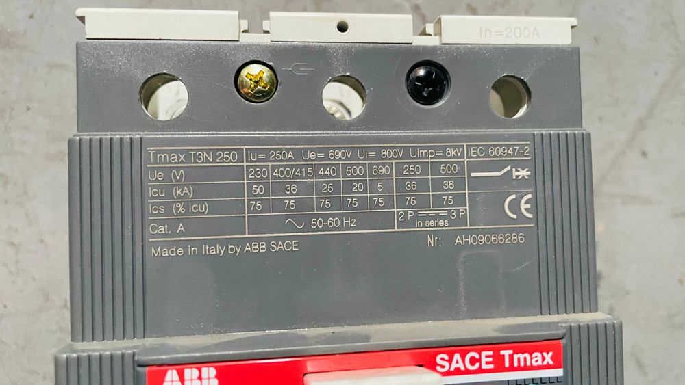 Intrerupator automat (disjunctor - usol) XT3N 250 TMD 250A-2500 3P FF