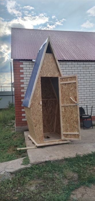 Уличный туалет теремок