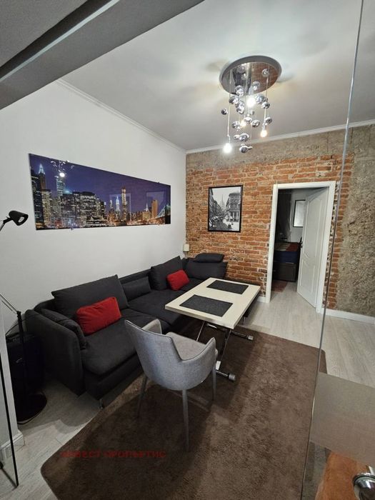 Продава се Двустаен апартамент в София, Център - 50 кв.м за 4398 €/кв.м - Снимка #2