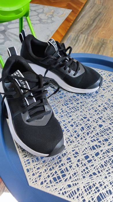 Adidași Under Armour 36.5! 23 cm interior! Preț 150 lei ! !