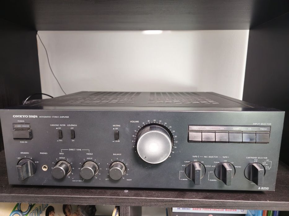 Amplificator vintage Onkyo Integra A-8250