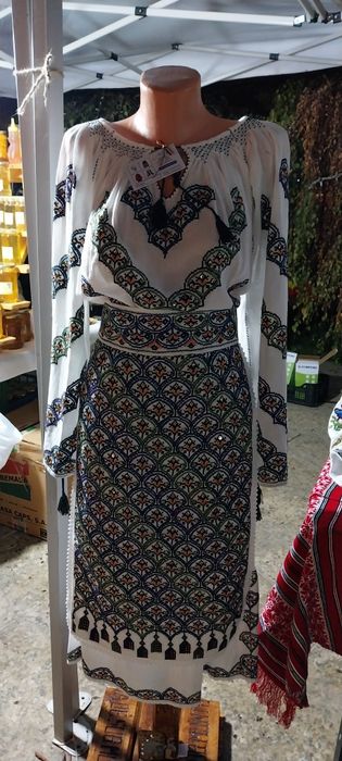 Vind costume populare și ii