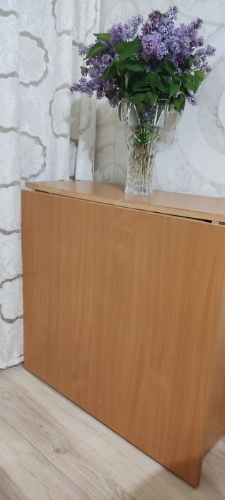 Продам стол книжку