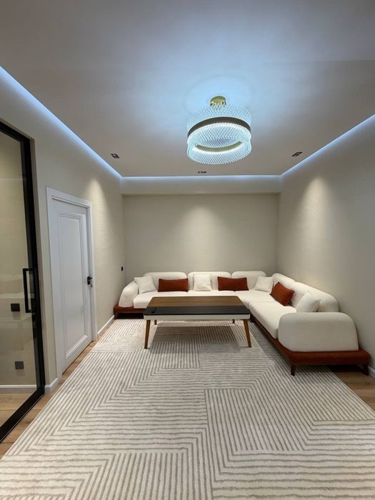 Продается своя 3-х комнатная квартира на Юнусабаде 11 квартале 1 этаж