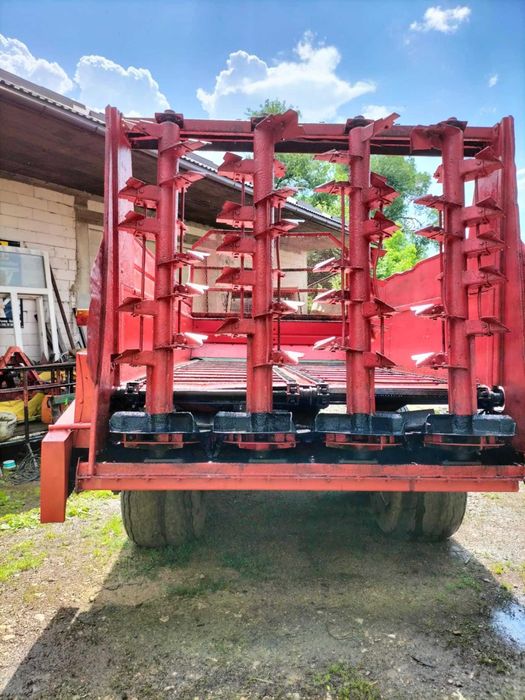 Remorca de împrăștiat gunoi