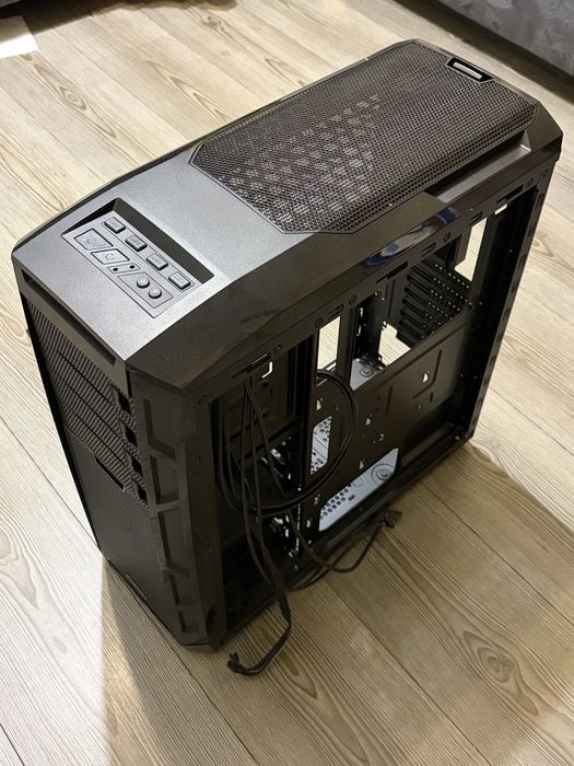 PC кутия Raidmax – ATX, 8+1 слота, 6 × 3.5" HDD