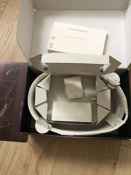 Philips Hue Starter Kit E27 si Hue Lightstrip ambiance 2 m