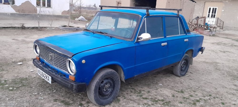VAZ 21011 SEDAN ...