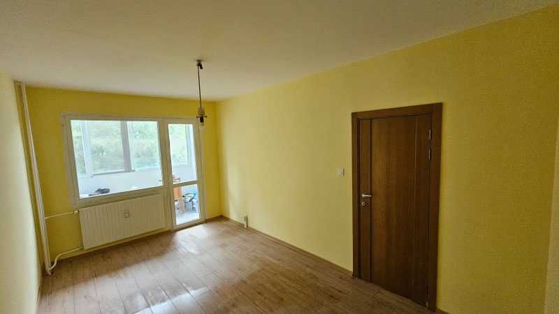 Тристаен за продажба в ж.к Дружба 2