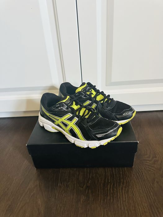 Adidasi asics Gel , numarul 39 , in stare buna