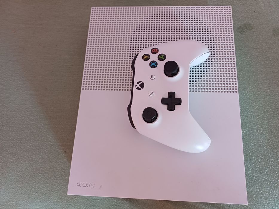 Vând xbox one s  in stare f buna