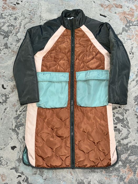 Geaca lunga matlasata marimea 10-11 ani (140 cm) Reserved