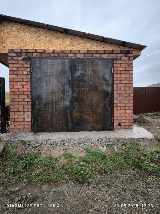 Гаражные ворота продам.