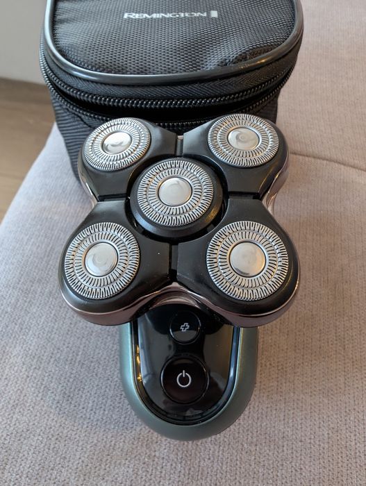 Aparat de ras pentru cap REMINGTON Ultimate RX7 XR1600