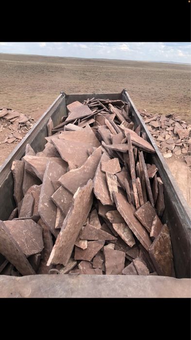 Красный камень плитняк