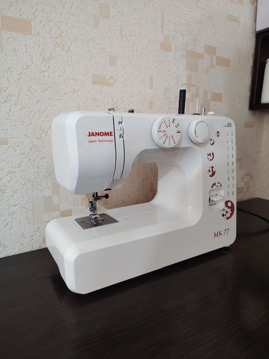 Продам швейную машину