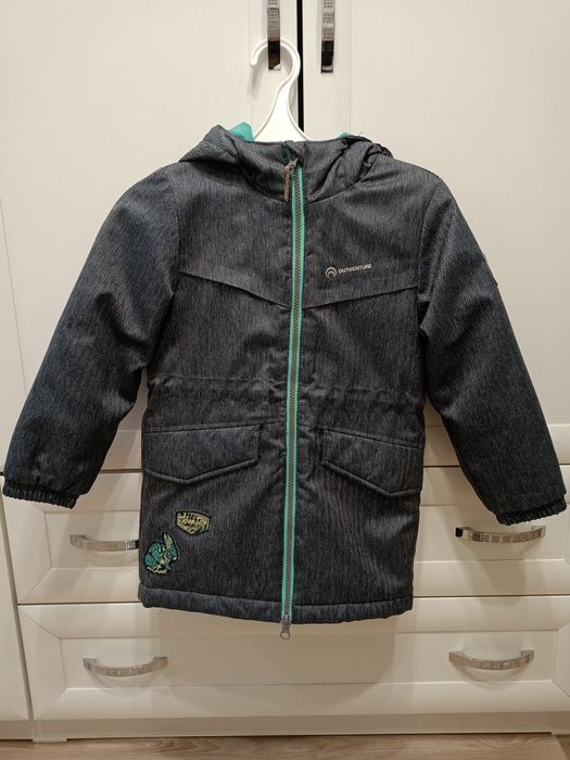 Продам куртку на девочку демисезонная